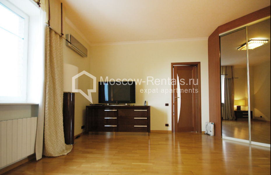 Photo #13 7-room (6 BR) apartment for <a href="http://moscow-rentals.ru/en/articles/long-term-rent" target="_blank">a long-term</a> rent
 in Russia, Moscow, Zamorenova str,  21
