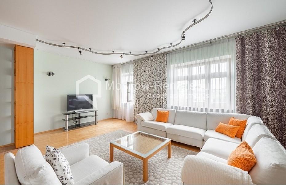 Photo #2 4-room (3 BR) apartment for <a href="http://moscow-rentals.ru/en/articles/long-term-rent" target="_blank">a long-term</a> rent
 in Russia, Moscow, Efremova str, 14