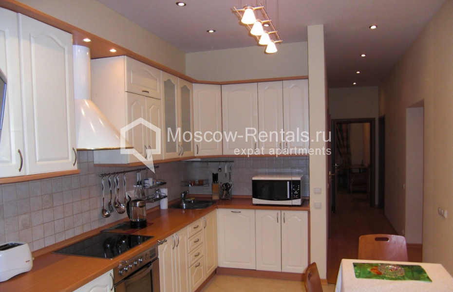 Photo #1 3-room (2 BR) apartment for <a href="http://moscow-rentals.ru/en/articles/long-term-rent" target="_blank">a long-term</a> rent
 in Russia, Moscow, 1st Tverskaya-Yamskaya str., 7