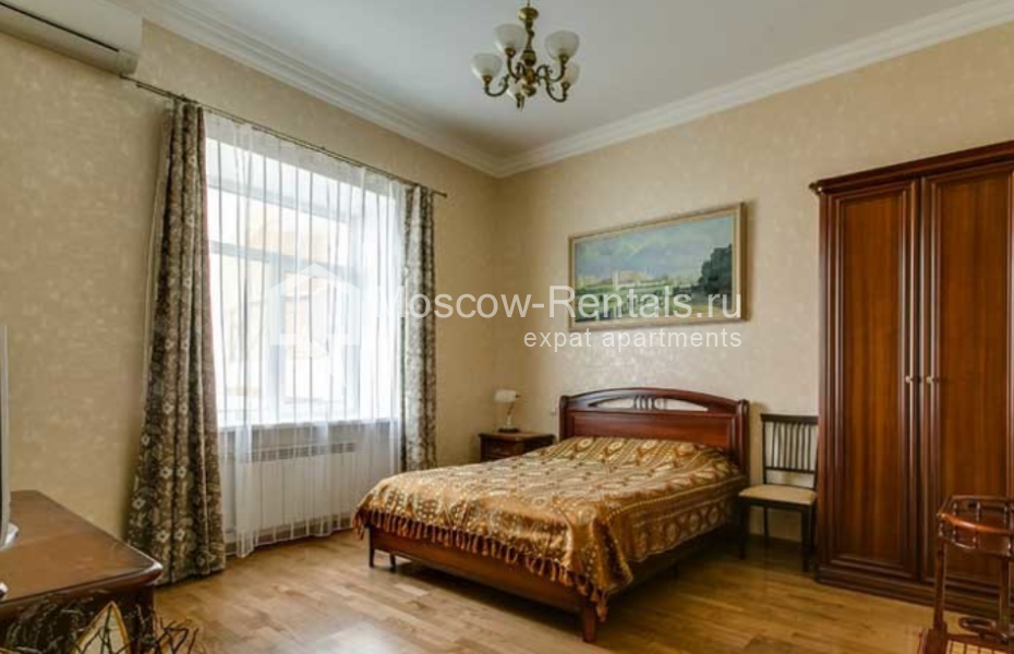Photo #1 3-room (2 BR) apartment for <a href="http://moscow-rentals.ru/en/articles/long-term-rent" target="_blank">a long-term</a> rent
 in Russia, Moscow, Varsonofievsky lane, 4bld1
