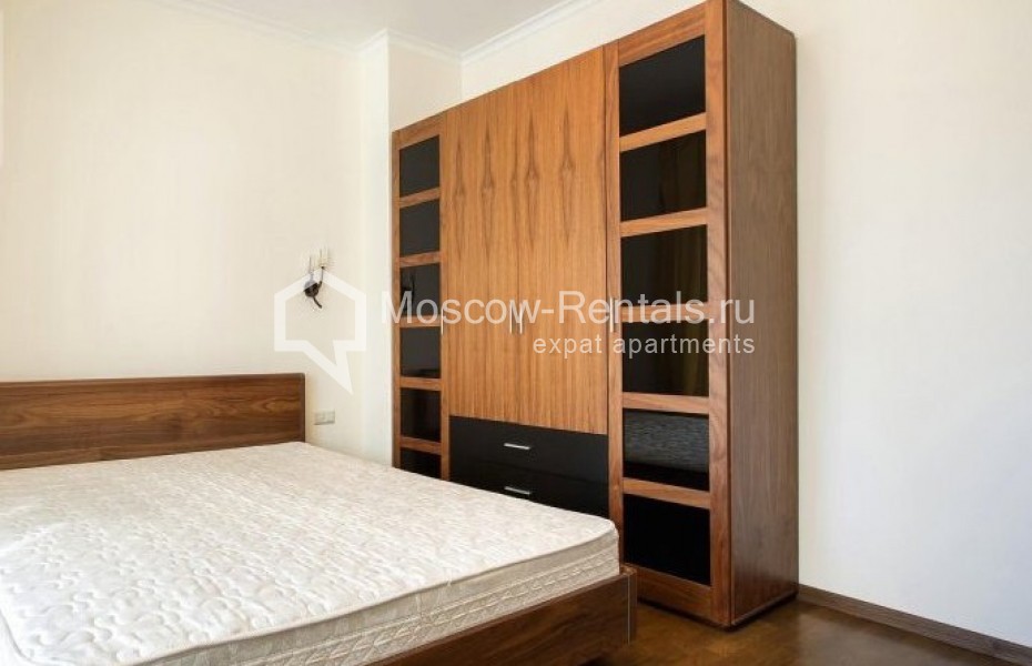 Photo #6 4-room (3 BR) apartment for <a href="http://moscow-rentals.ru/en/articles/long-term-rent" target="_blank">a long-term</a> rent
 in Russia, Moscow, Troitskaya str,  8