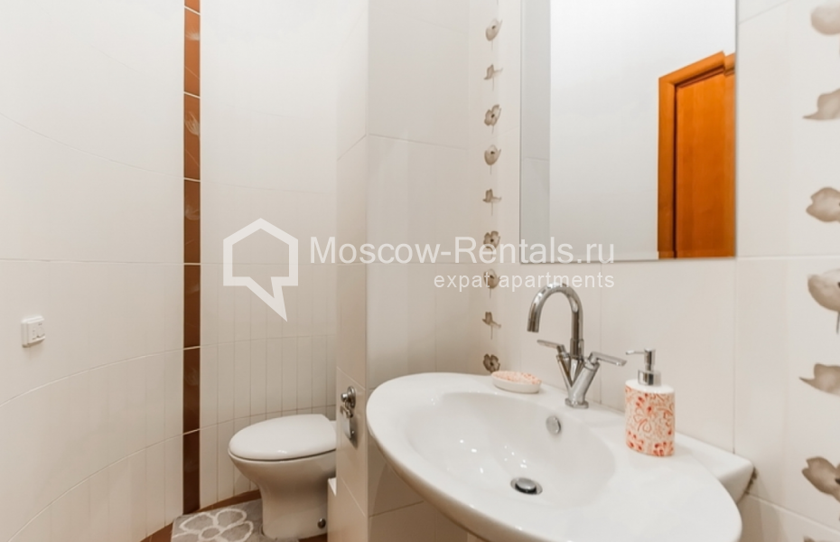 Photo #13 4-room (3 BR) apartment for <a href="http://moscow-rentals.ru/en/articles/long-term-rent" target="_blank">a long-term</a> rent
 in Russia, Moscow, Krivokolennyi lane, 14С1