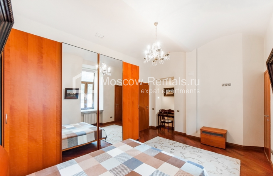 Photo #10 4-room (3 BR) apartment for <a href="http://moscow-rentals.ru/en/articles/long-term-rent" target="_blank">a long-term</a> rent
 in Russia, Moscow, Krivokolennyi lane, 14С1