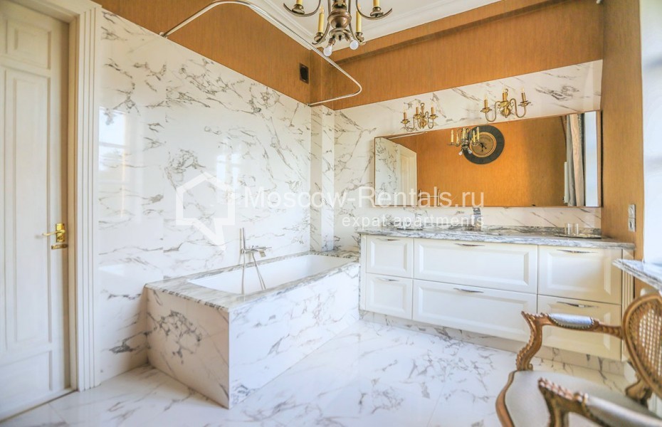 Photo #16 4-room (3 BR) apartment for <a href="http://moscow-rentals.ru/en/articles/long-term-rent" target="_blank">a long-term</a> rent
 in Russia, Moscow, Bogoslovsky lane, 3