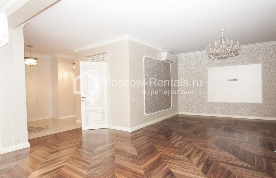 Photo #5 4-room (3 BR) apartment for <a href="http://moscow-rentals.ru/en/articles/long-term-rent" target="_blank">a long-term</a> rent
 in Russia, Moscow, Mosfilmovskaya str, 88 к 6
