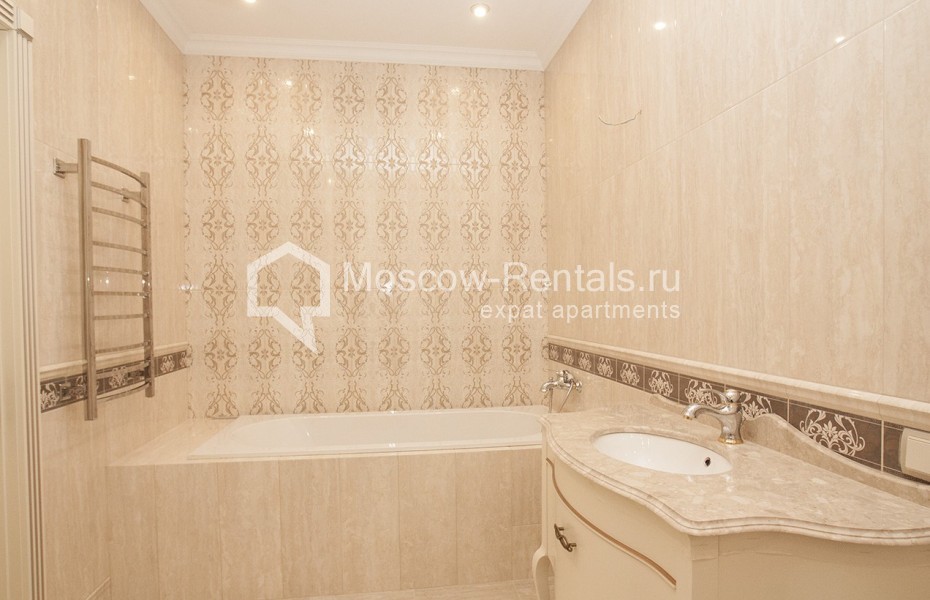 Photo #9 4-room (3 BR) apartment for <a href="http://moscow-rentals.ru/en/articles/long-term-rent" target="_blank">a long-term</a> rent
 in Russia, Moscow, Mosfilmovskaya str, 88 к 6