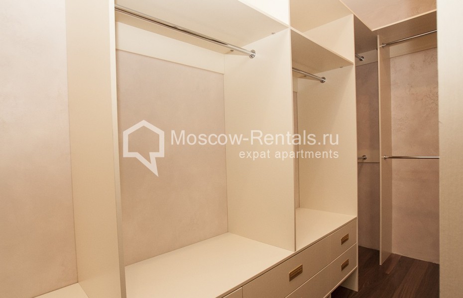Photo #15 4-room (3 BR) apartment for <a href="http://moscow-rentals.ru/en/articles/long-term-rent" target="_blank">a long-term</a> rent
 in Russia, Moscow, Mosfilmovskaya str, 88 к 6