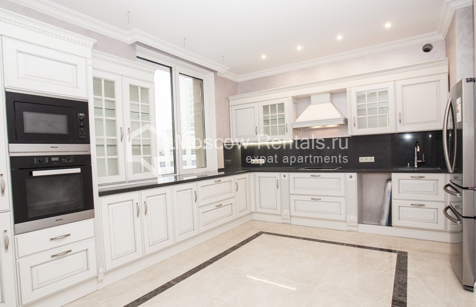Photo #1 4-room (3 BR) apartment for <a href="http://moscow-rentals.ru/en/articles/long-term-rent" target="_blank">a long-term</a> rent
 in Russia, Moscow, Mosfilmovskaya str, 88 к 6