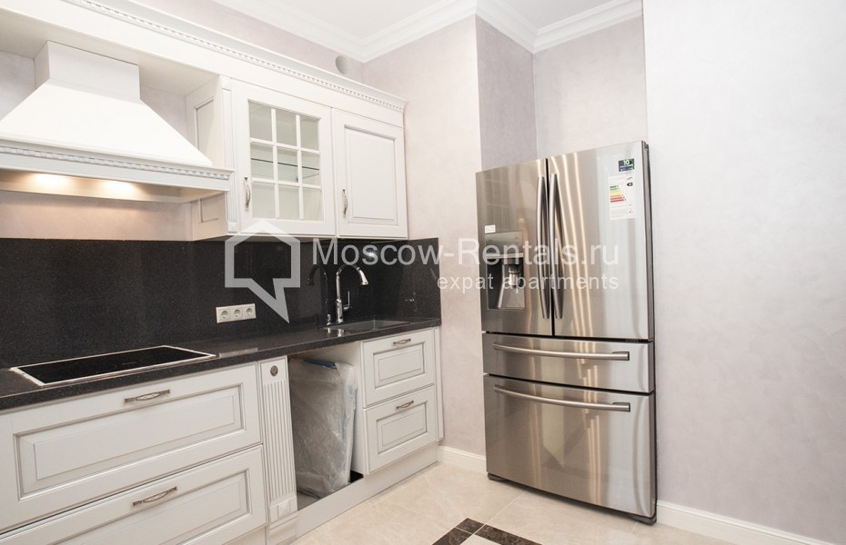 Photo #3 4-room (3 BR) apartment for <a href="http://moscow-rentals.ru/en/articles/long-term-rent" target="_blank">a long-term</a> rent
 in Russia, Moscow, Mosfilmovskaya str, 88 к 6