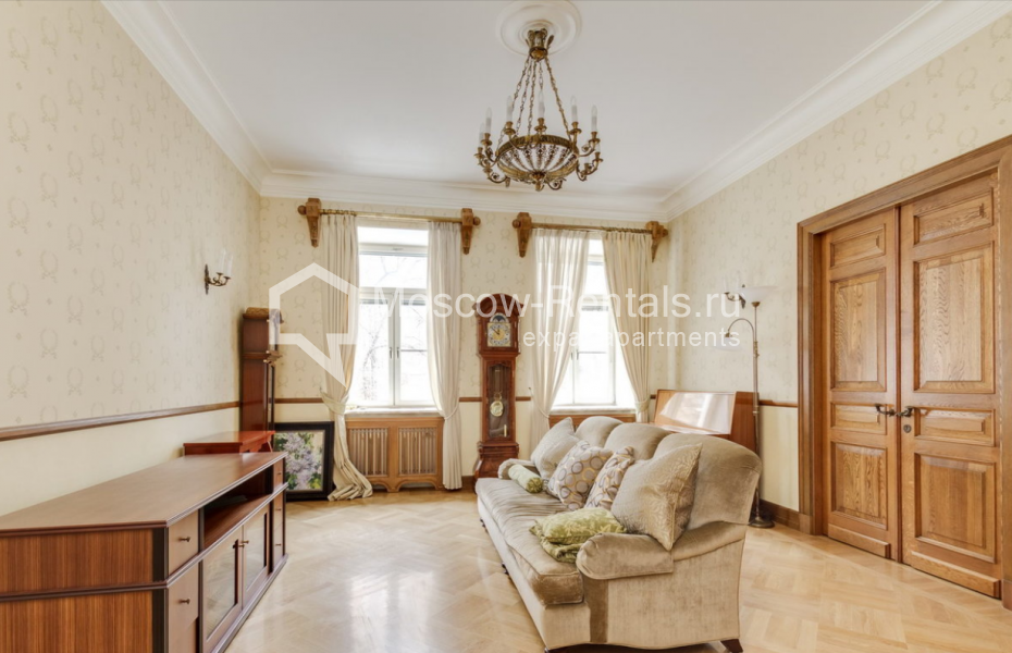 Photo #1 5-room (4 BR) apartment for <a href="http://moscow-rentals.ru/en/articles/long-term-rent" target="_blank">a long-term</a> rent
 in Russia, Moscow, Gagarinsky lane., 35