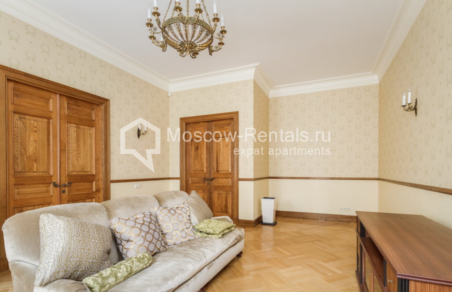 Photo #2 5-room (4 BR) apartment for <a href="http://moscow-rentals.ru/en/articles/long-term-rent" target="_blank">a long-term</a> rent
 in Russia, Moscow, Gagarinsky lane., 35
