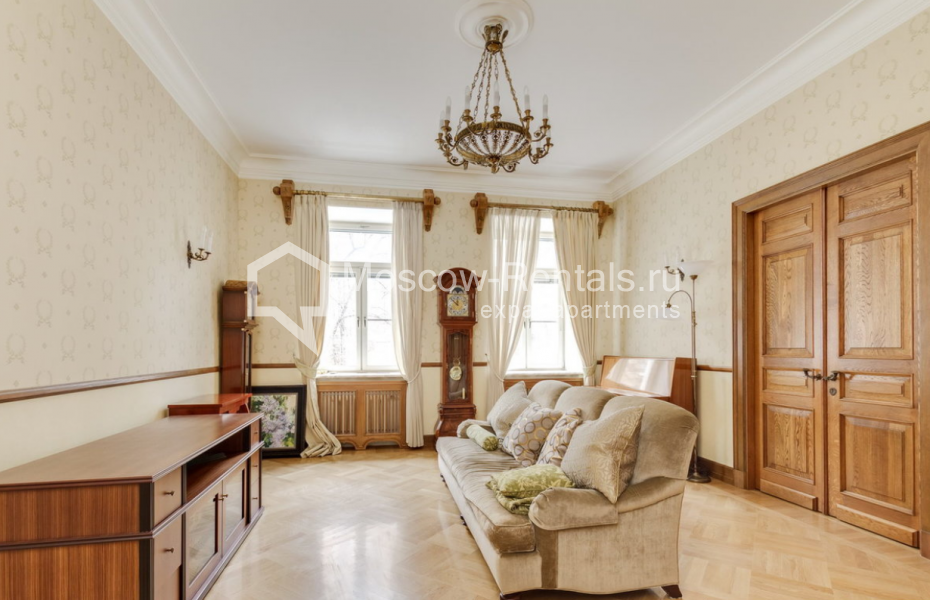 Photo #3 5-room (4 BR) apartment for <a href="http://moscow-rentals.ru/en/articles/long-term-rent" target="_blank">a long-term</a> rent
 in Russia, Moscow, Gagarinsky lane., 35