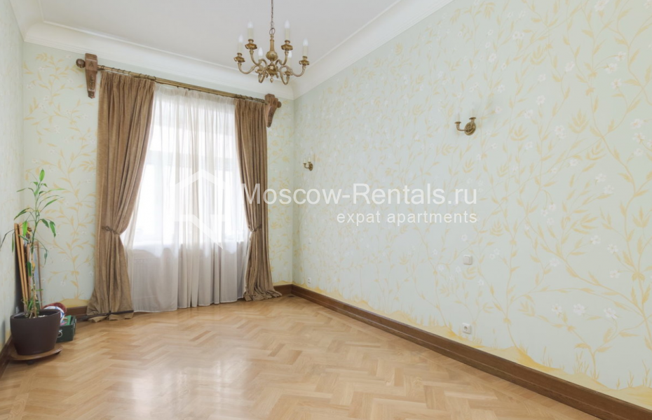 Photo #8 5-room (4 BR) apartment for <a href="http://moscow-rentals.ru/en/articles/long-term-rent" target="_blank">a long-term</a> rent
 in Russia, Moscow, Gagarinsky lane., 35