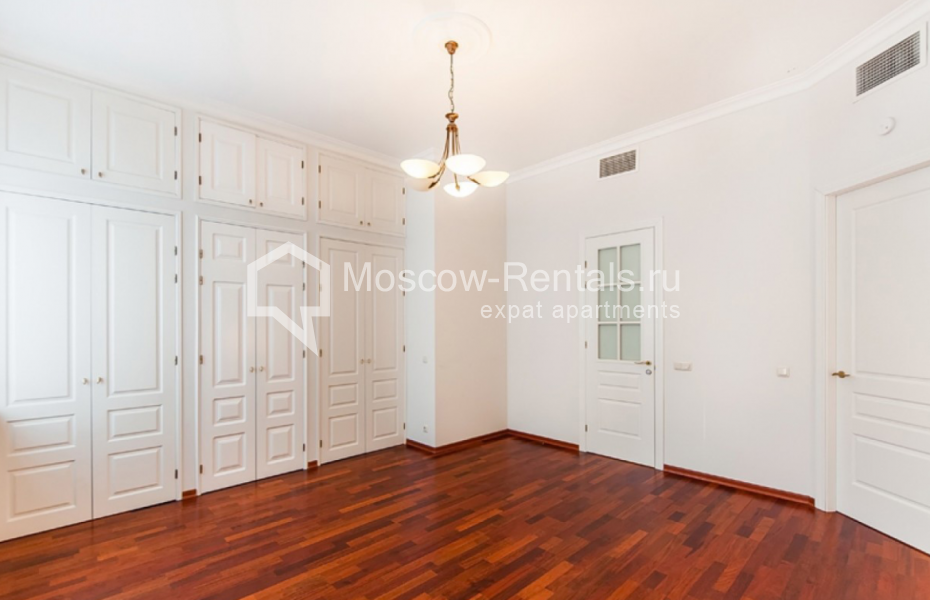 Photo #4 4-room (3 BR) apartment for <a href="http://moscow-rentals.ru/en/articles/long-term-rent" target="_blank">a long-term</a> rent
 in Russia, Moscow, Spiridonovka str,  34C1