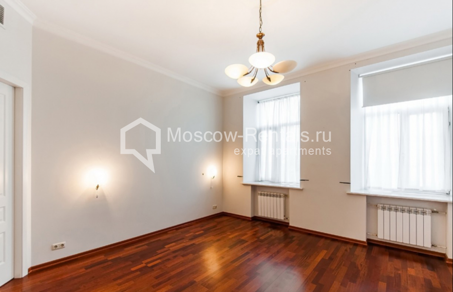 Photo #5 4-room (3 BR) apartment for <a href="http://moscow-rentals.ru/en/articles/long-term-rent" target="_blank">a long-term</a> rent
 in Russia, Moscow, Spiridonovka str,  34C1