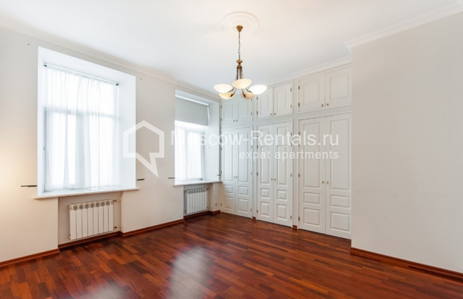 Photo #6 4-room (3 BR) apartment for <a href="http://moscow-rentals.ru/en/articles/long-term-rent" target="_blank">a long-term</a> rent
 in Russia, Moscow, Spiridonovka str,  34C1