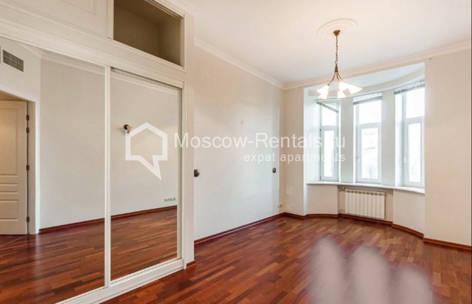 Photo #7 4-room (3 BR) apartment for <a href="http://moscow-rentals.ru/en/articles/long-term-rent" target="_blank">a long-term</a> rent
 in Russia, Moscow, Spiridonovka str,  34C1