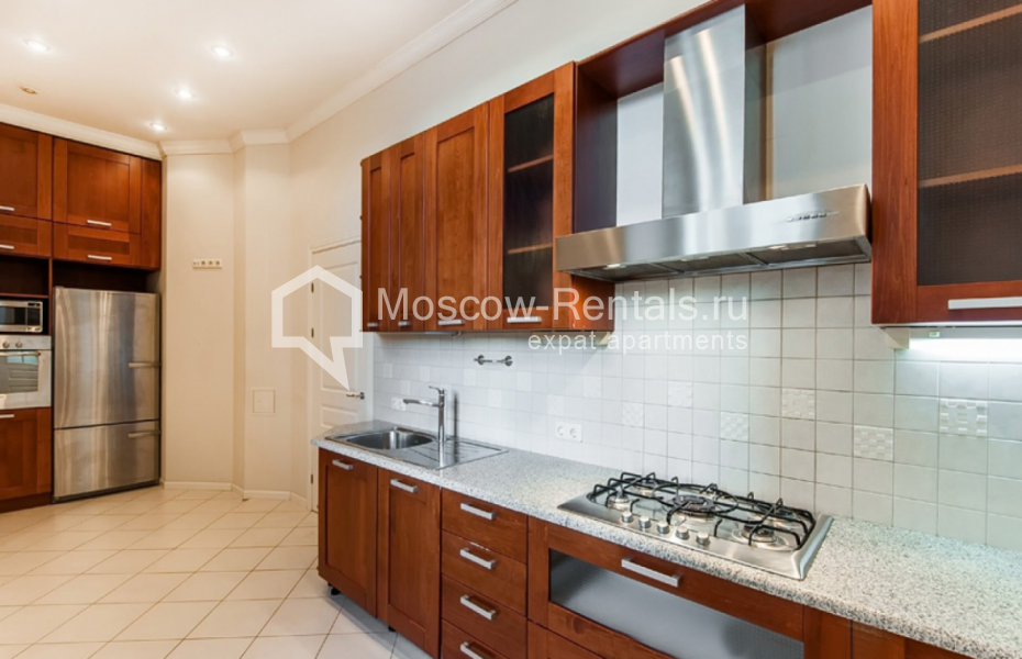 Photo #10 4-room (3 BR) apartment for <a href="http://moscow-rentals.ru/en/articles/long-term-rent" target="_blank">a long-term</a> rent
 in Russia, Moscow, Spiridonovka str,  34C1