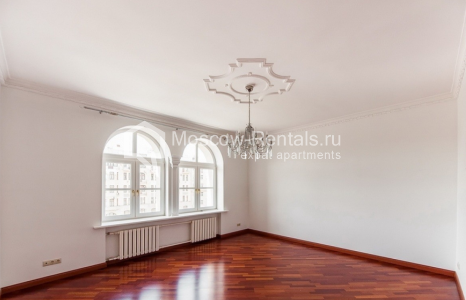 Photo #3 5-room (4 BR) apartment for <a href="http://moscow-rentals.ru/en/articles/long-term-rent" target="_blank">a long-term</a> rent
 in Russia, Moscow, Sadovaya-Kudrinskaya str, 28-30