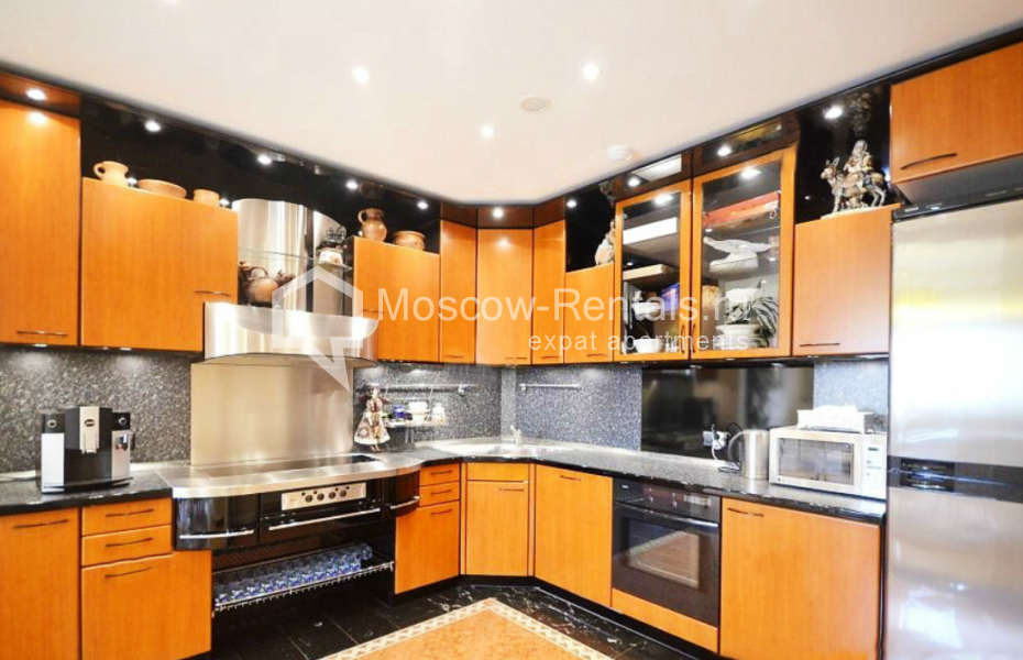 Photo #3 4-room (3 BR) apartment for <a href="http://moscow-rentals.ru/en/articles/long-term-rent" target="_blank">a long-term</a> rent
 in Russia, Moscow, 1st Neopalimovsky lane, 15/7