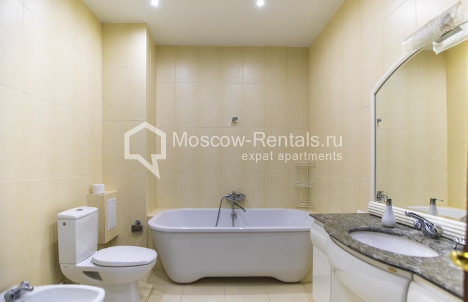 Photo #18 4-room (3 BR) apartment for <a href="http://moscow-rentals.ru/en/articles/long-term-rent" target="_blank">a long-term</a> rent
 in Russia, Moscow, Krivoarbatsky lane, 16/22