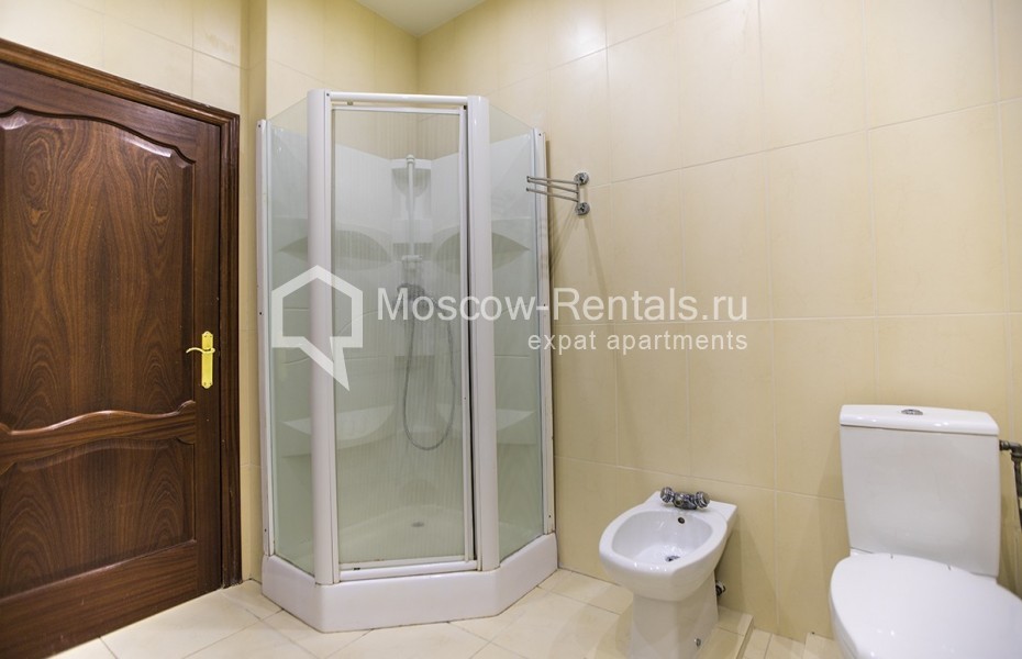 Photo #19 4-room (3 BR) apartment for <a href="http://moscow-rentals.ru/en/articles/long-term-rent" target="_blank">a long-term</a> rent
 in Russia, Moscow, Krivoarbatsky lane, 16/22