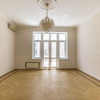 Photo #1 4-room (3 BR) apartment for <a href="http://moscow-rentals.ru/en/articles/long-term-rent" target="_blank">a long-term</a> rent
 in Russia, Moscow, Krivoarbatsky lane, 16/22