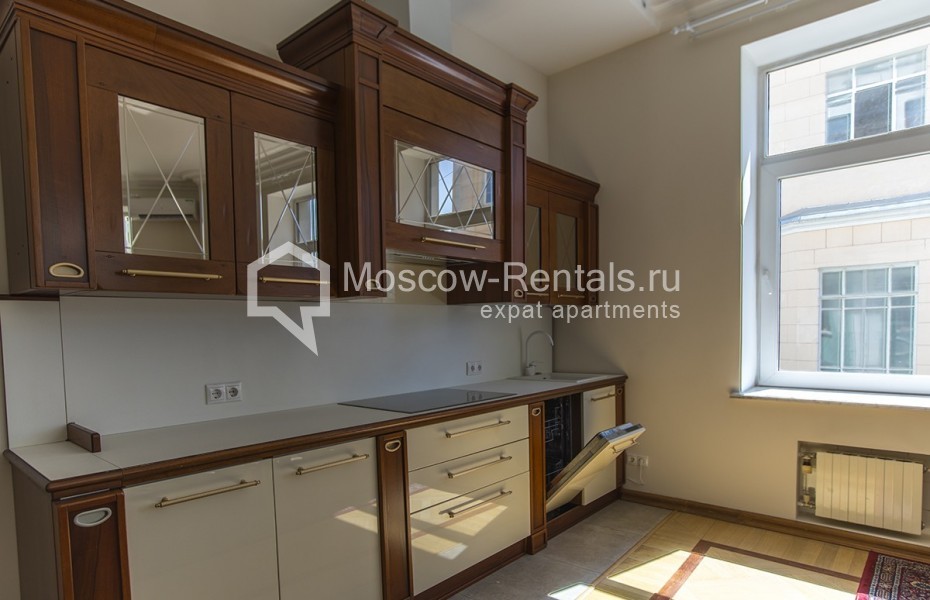 Photo #11 4-room (3 BR) apartment for <a href="http://moscow-rentals.ru/en/articles/long-term-rent" target="_blank">a long-term</a> rent
 in Russia, Moscow, Krivoarbatsky lane, 16/22