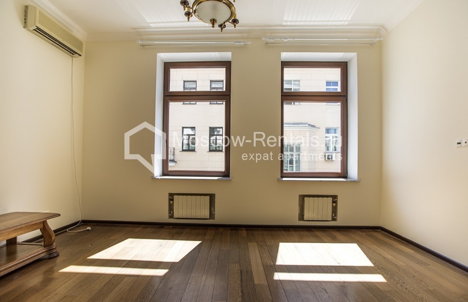 Photo #6 4-room (3 BR) apartment for <a href="http://moscow-rentals.ru/en/articles/long-term-rent" target="_blank">a long-term</a> rent
 in Russia, Moscow, Krivoarbatsky lane, 16/22