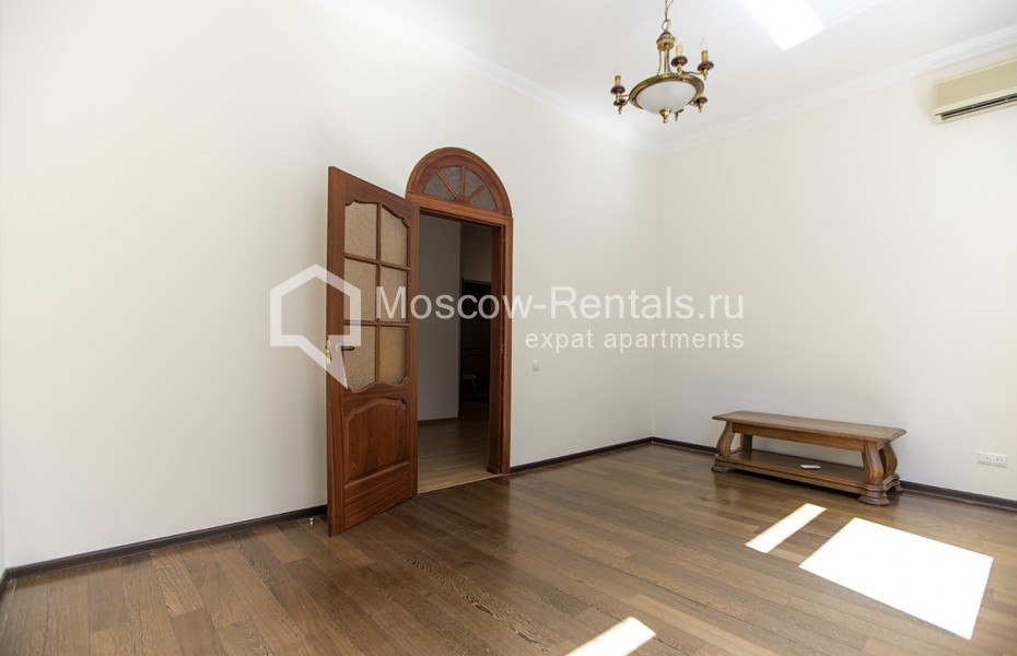 Photo #7 4-room (3 BR) apartment for <a href="http://moscow-rentals.ru/en/articles/long-term-rent" target="_blank">a long-term</a> rent
 in Russia, Moscow, Krivoarbatsky lane, 16/22