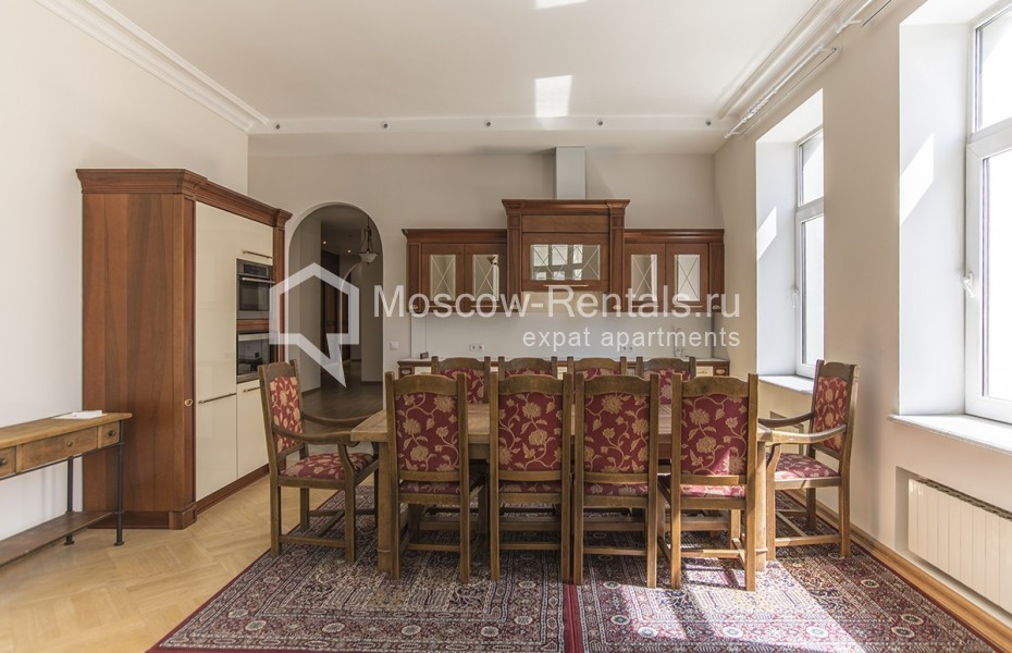 Photo #14 4-room (3 BR) apartment for <a href="http://moscow-rentals.ru/en/articles/long-term-rent" target="_blank">a long-term</a> rent
 in Russia, Moscow, Krivoarbatsky lane, 16/22