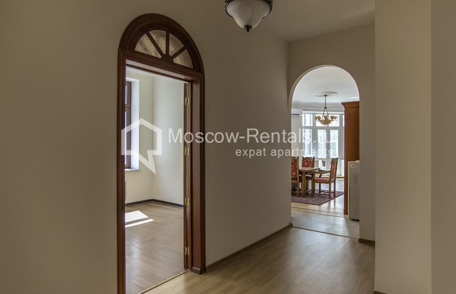 Photo #8 4-room (3 BR) apartment for <a href="http://moscow-rentals.ru/en/articles/long-term-rent" target="_blank">a long-term</a> rent
 in Russia, Moscow, Krivoarbatsky lane, 16/22