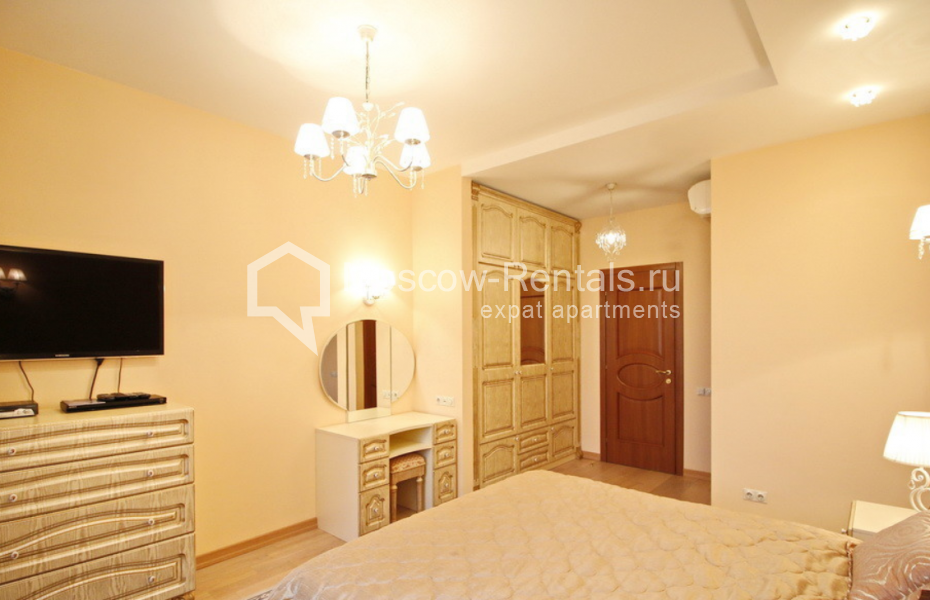 Photo #6 4-room (3 BR) apartment for <a href="http://moscow-rentals.ru/en/articles/long-term-rent" target="_blank">a long-term</a> rent
 in Russia, Moscow, Alexandra Nevskogo str, 27