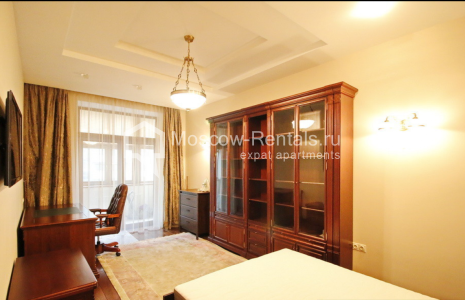 Photo #11 4-room (3 BR) apartment for <a href="http://moscow-rentals.ru/en/articles/long-term-rent" target="_blank">a long-term</a> rent
 in Russia, Moscow, Alexandra Nevskogo str, 27
