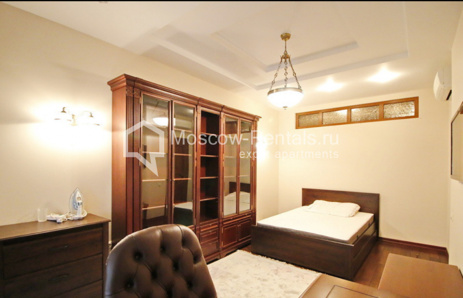 Photo #12 4-room (3 BR) apartment for <a href="http://moscow-rentals.ru/en/articles/long-term-rent" target="_blank">a long-term</a> rent
 in Russia, Moscow, Alexandra Nevskogo str, 27