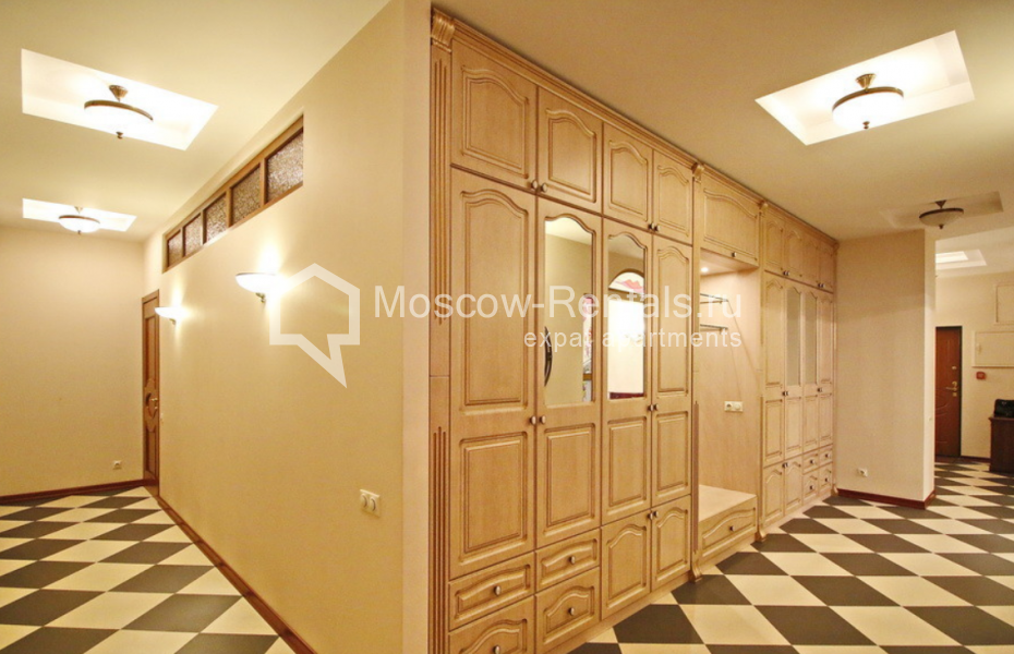 Photo #14 4-room (3 BR) apartment for <a href="http://moscow-rentals.ru/en/articles/long-term-rent" target="_blank">a long-term</a> rent
 in Russia, Moscow, Alexandra Nevskogo str, 27