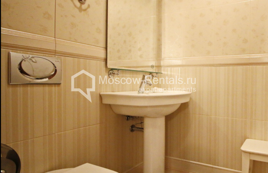 Photo #15 4-room (3 BR) apartment for <a href="http://moscow-rentals.ru/en/articles/long-term-rent" target="_blank">a long-term</a> rent
 in Russia, Moscow, Alexandra Nevskogo str, 27