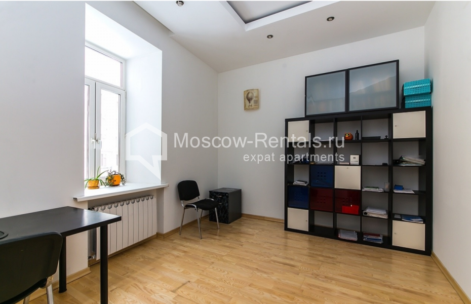 Photo #4 4-room (3 BR) apartment for <a href="http://moscow-rentals.ru/en/articles/long-term-rent" target="_blank">a long-term</a> rent
 in Russia, Moscow, Klimentovsky lane, 6