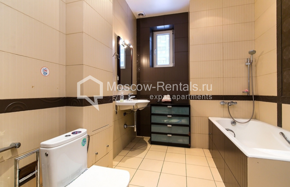 Photo #9 4-room (3 BR) apartment for <a href="http://moscow-rentals.ru/en/articles/long-term-rent" target="_blank">a long-term</a> rent
 in Russia, Moscow, Klimentovsky lane, 6