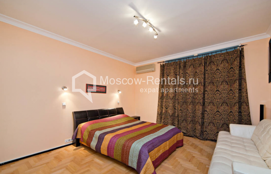 Photo #8 4-room (3 BR) apartment for <a href="http://moscow-rentals.ru/en/articles/long-term-rent" target="_blank">a long-term</a> rent
 in Russia, Moscow, Bolshoi Zlatouskinsky lane, 3АС2