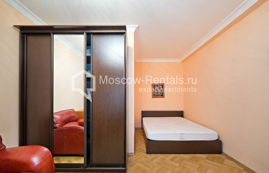 Photo #11 4-room (3 BR) apartment for <a href="http://moscow-rentals.ru/en/articles/long-term-rent" target="_blank">a long-term</a> rent
 in Russia, Moscow, Bolshoi Zlatouskinsky lane, 3АС2