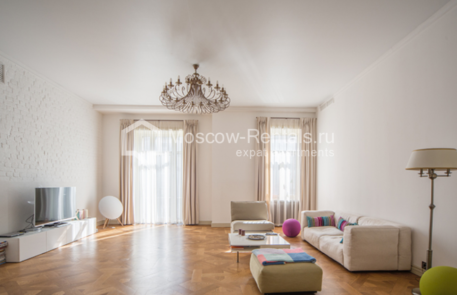 Photo #1 4-room (3 BR) apartment for <a href="http://moscow-rentals.ru/en/articles/long-term-rent" target="_blank">a long-term</a> rent
 in Russia, Moscow, Solyanka str, 1/2С1