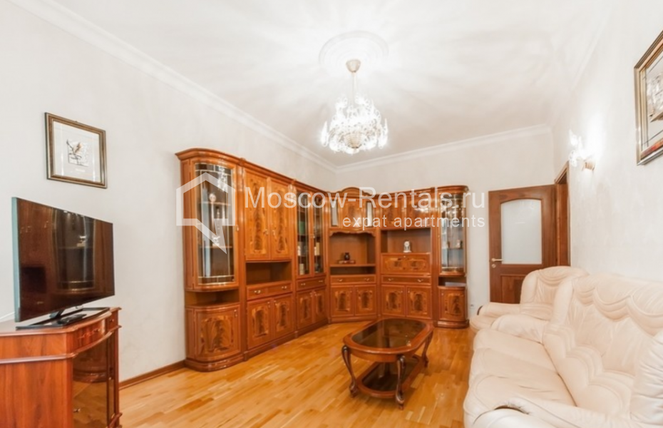 Photo #3 3-room (2 BR) apartment for <a href="http://moscow-rentals.ru/en/articles/long-term-rent" target="_blank">a long-term</a> rent
 in Russia, Moscow, Frunzenskaya emb., 32