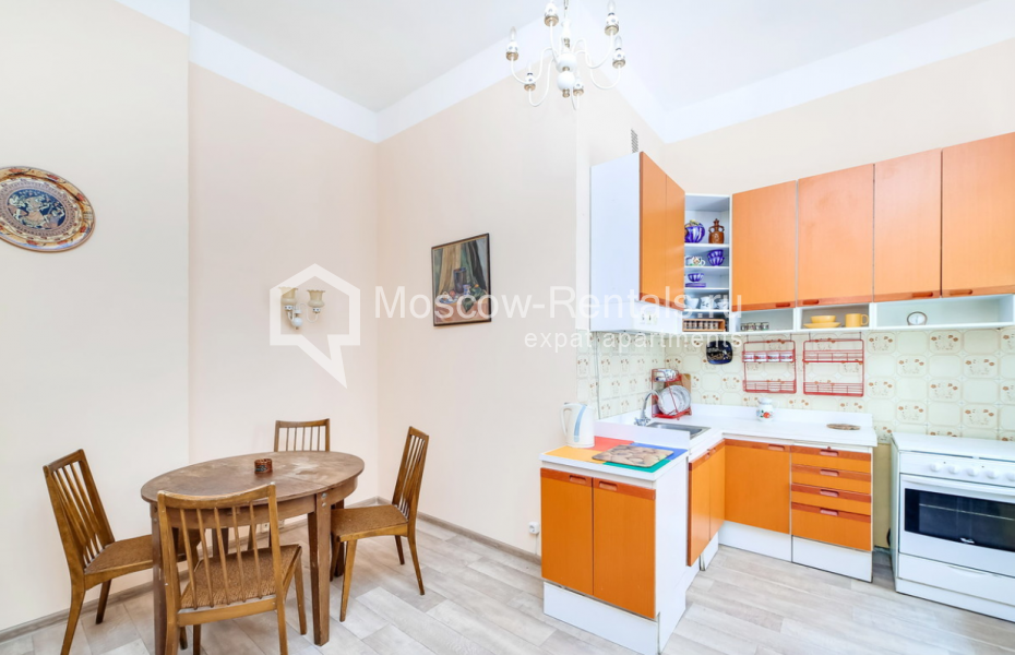 Photo #6 2-room (1 BR) apartment for <a href="http://moscow-rentals.ru/en/articles/long-term-rent" target="_blank">a long-term</a> rent
 in Russia, Moscow, Starokonyushenny lane, 37