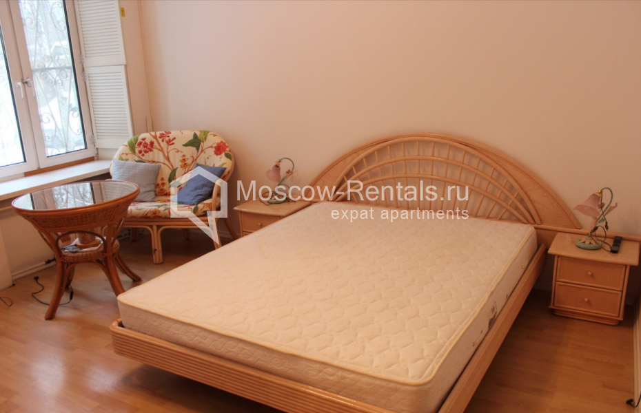 Photo #3 3-room (2 BR) apartment for <a href="http://moscow-rentals.ru/en/articles/long-term-rent" target="_blank">a long-term</a> rent
 in Russia, Moscow, Sivtsev Vrazhek lane, 21