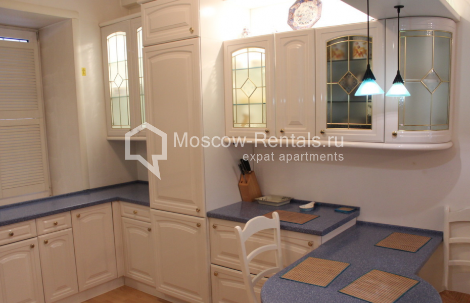 Photo #7 3-room (2 BR) apartment for <a href="http://moscow-rentals.ru/en/articles/long-term-rent" target="_blank">a long-term</a> rent
 in Russia, Moscow, Sivtsev Vrazhek lane, 21