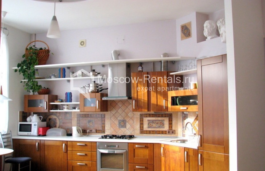 Photo #1 2-room (1 BR) apartment for <a href="http://moscow-rentals.ru/en/articles/long-term-rent" target="_blank">a long-term</a> rent
 in Russia, Moscow, 1st Kolobovsky lane, 10С1