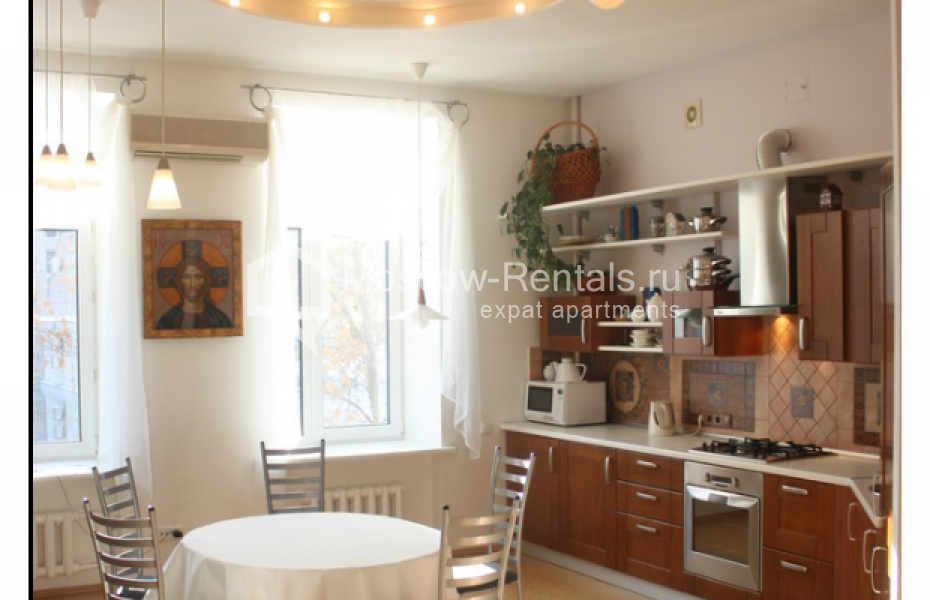 Photo #2 2-room (1 BR) apartment for <a href="http://moscow-rentals.ru/en/articles/long-term-rent" target="_blank">a long-term</a> rent
 in Russia, Moscow, 1st Kolobovsky lane, 10С1