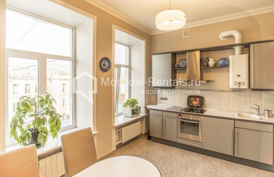 Photo #8 3-room (2 BR) apartment for <a href="http://moscow-rentals.ru/en/articles/long-term-rent" target="_blank">a long-term</a> rent
 in Russia, Moscow, 1st Kolobovsky lane, 10c1