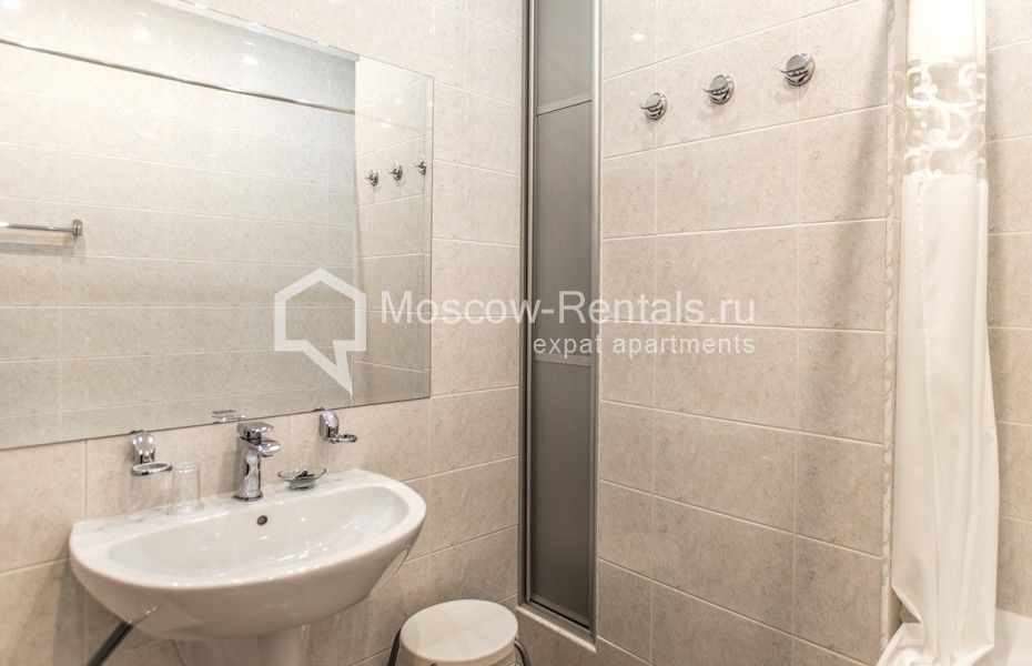 Photo #19 3-room (2 BR) apartment for <a href="http://moscow-rentals.ru/en/articles/long-term-rent" target="_blank">a long-term</a> rent
 in Russia, Moscow, 1st Kolobovsky lane, 10c1